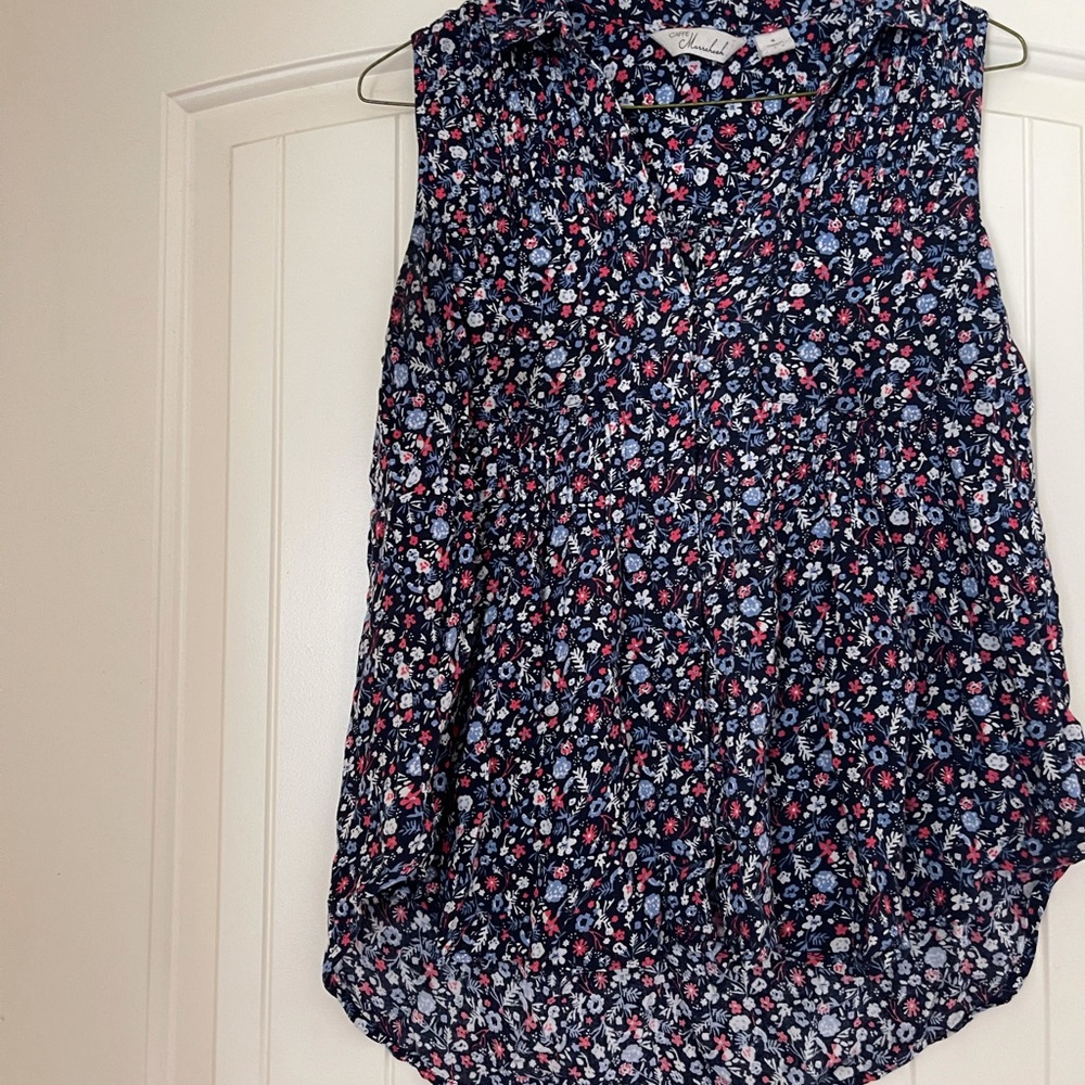 Size S high low tank with buttons and collar